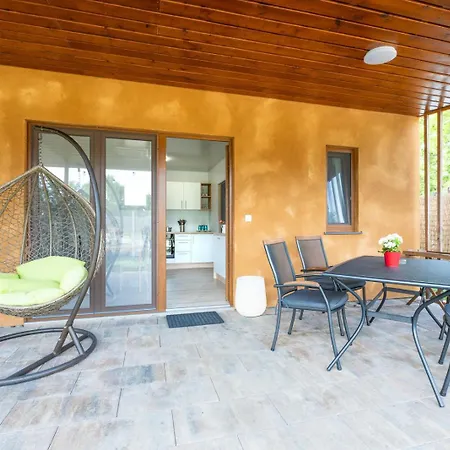 Terme - Mobilne Hiske Med Brajdami אוהל מפואר בנובצי